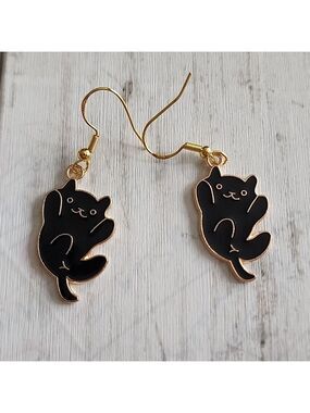 Playful Cat earrings Beautiful Enamel design 925S post EO